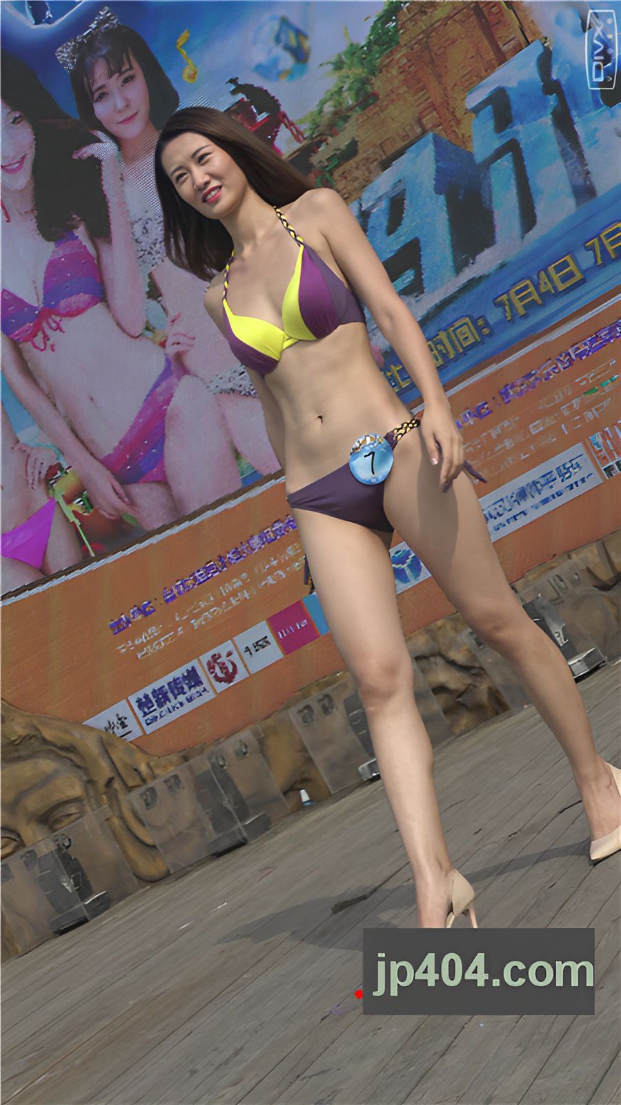 漂亮的高挑长腿比基尼美女[1.11G/MP4]