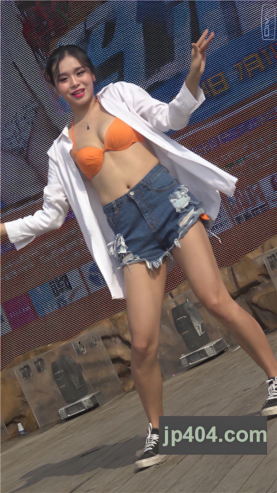 高校泳装秀跳舞的美女[1.73G/MP4]