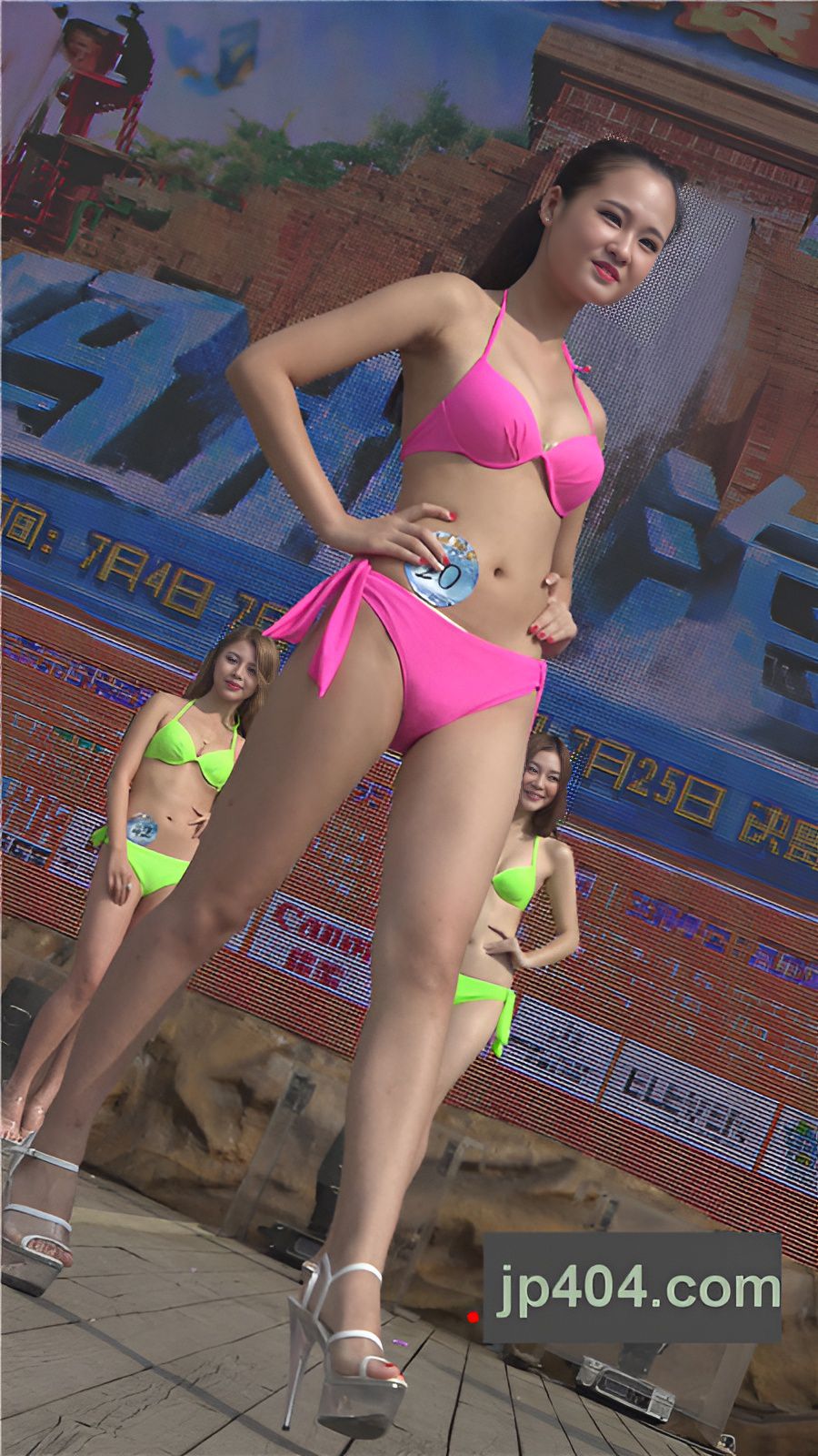 高校比基尼秀美女如云[1.88G/MP4]