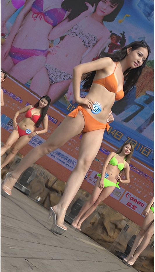 高校比基尼秀美女如云[1.88G/MP4]