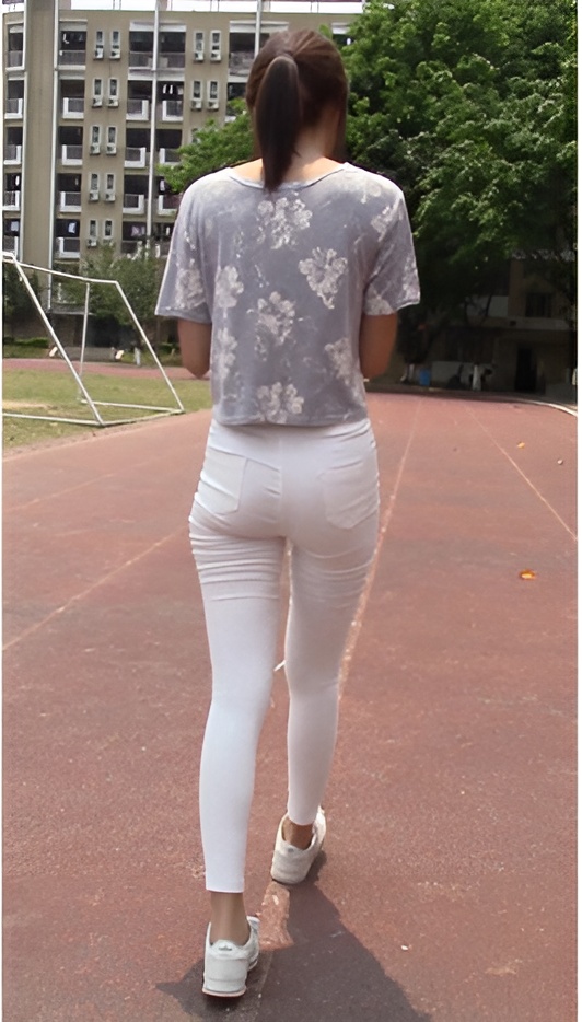 模拍漂亮的清纯白裤美女[1.07G/MP4]