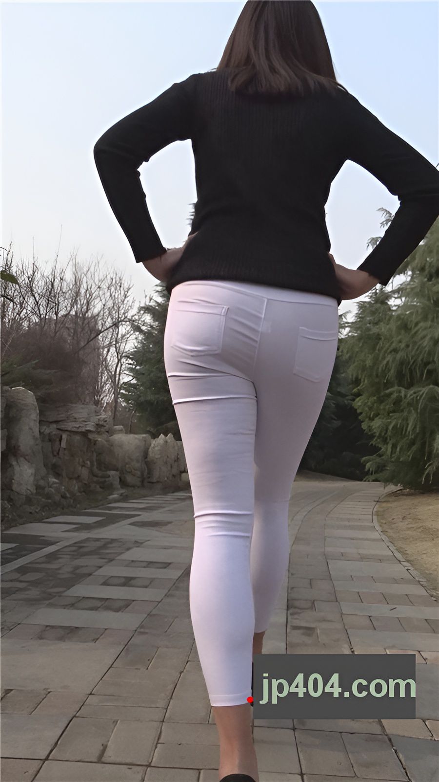 模拍漂亮的白裤紧身美女（一）[1.62G/MP4]