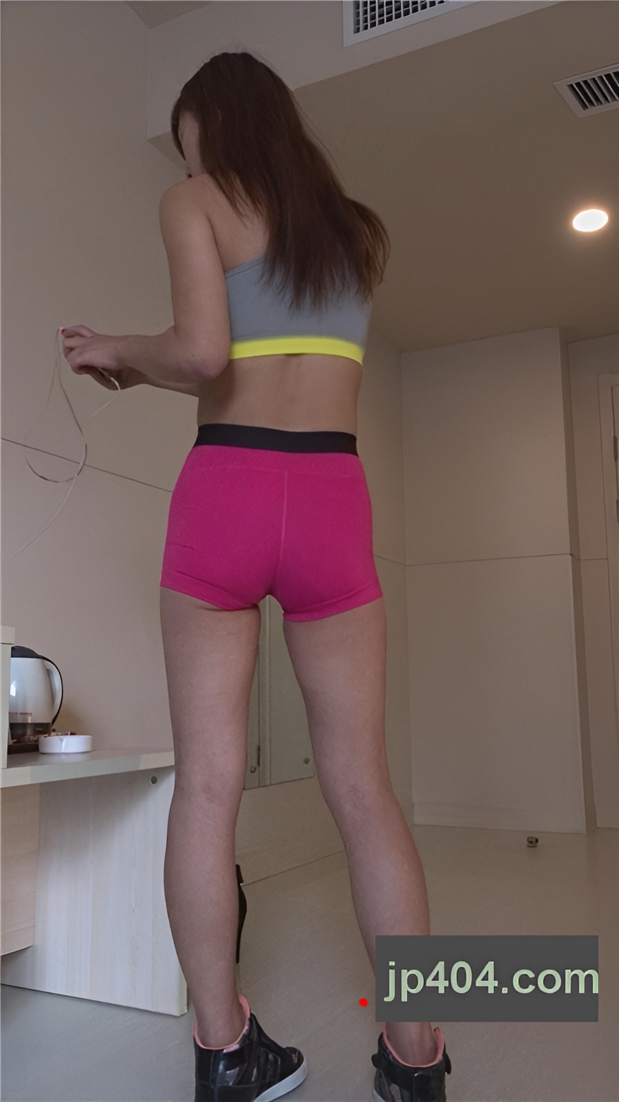 模拍漂亮的粉色紧身短裤美女（二）[559M/MP4]