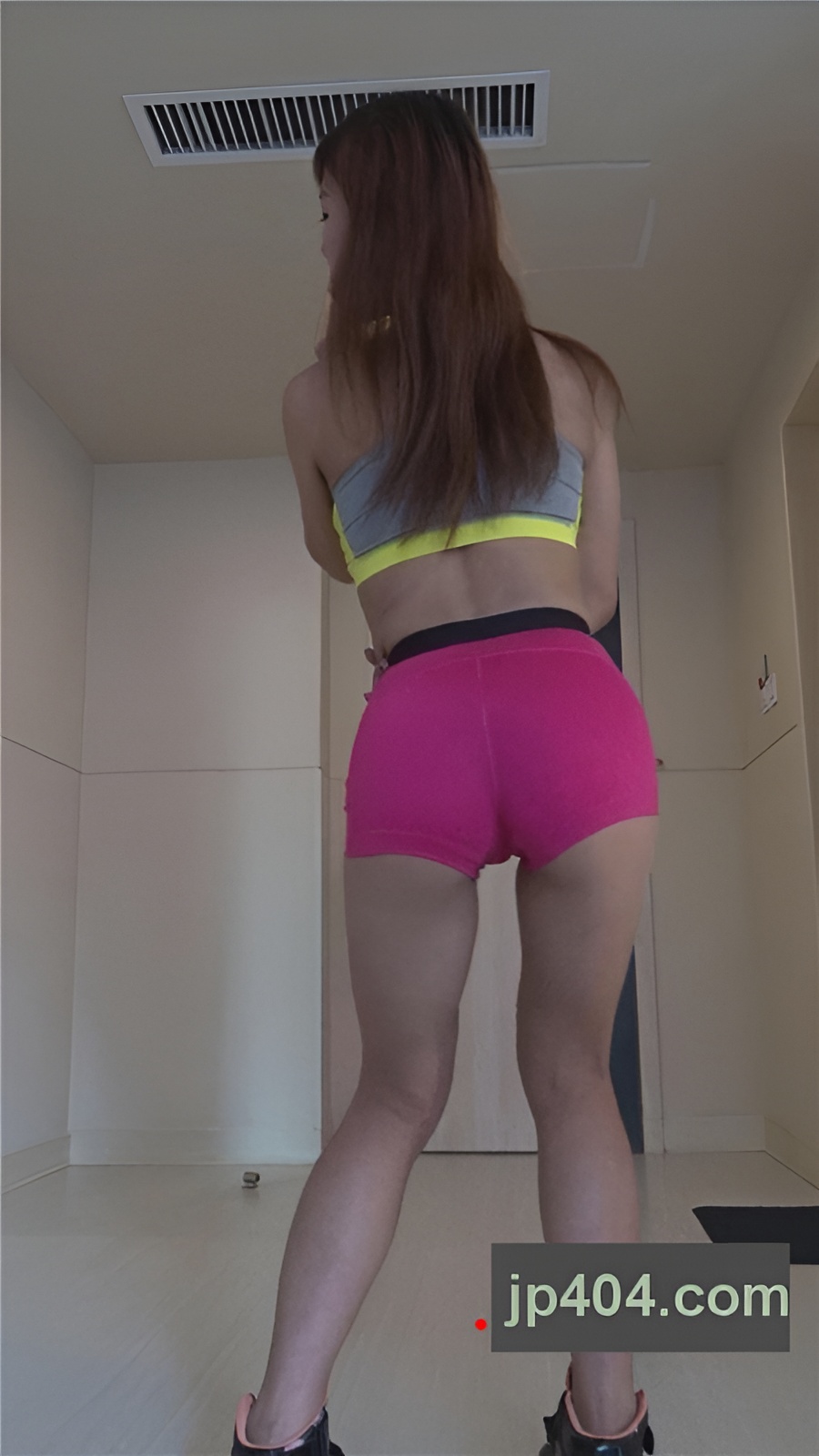 模拍漂亮的粉色紧身短裤美女（二）[559M/MP4]