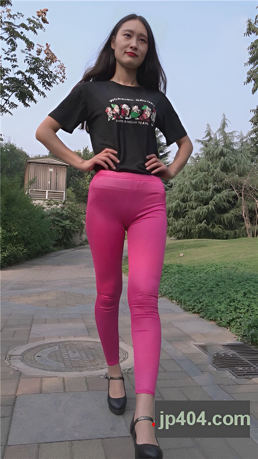 模拍紧身红裤美女（一）[2.66G/MP4]