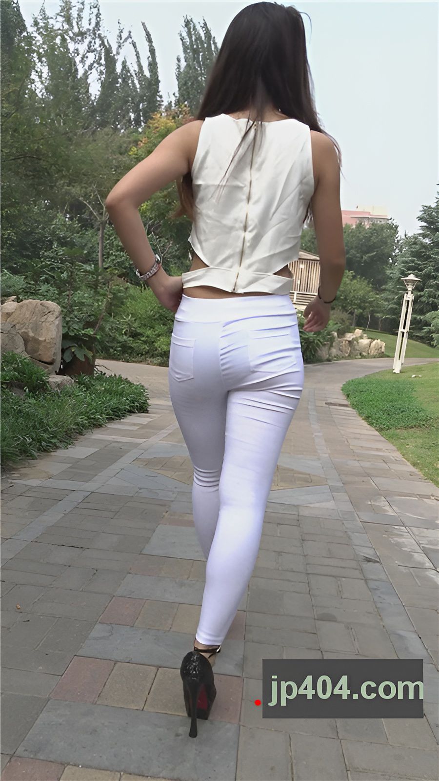 模拍白色紧身裤微透妹纸[3.63G/MP4]