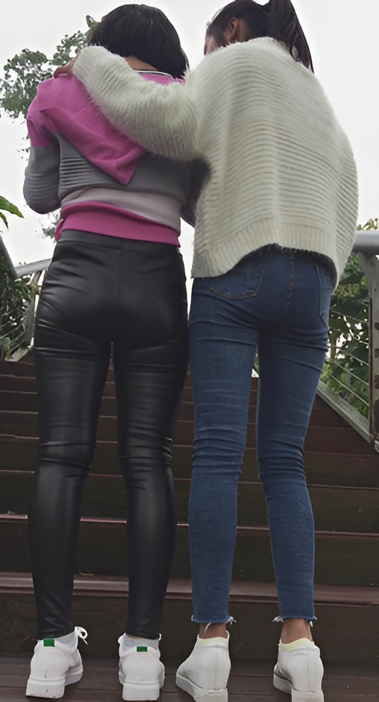 皮裤和牛仔妹子[2.22G/MP4]