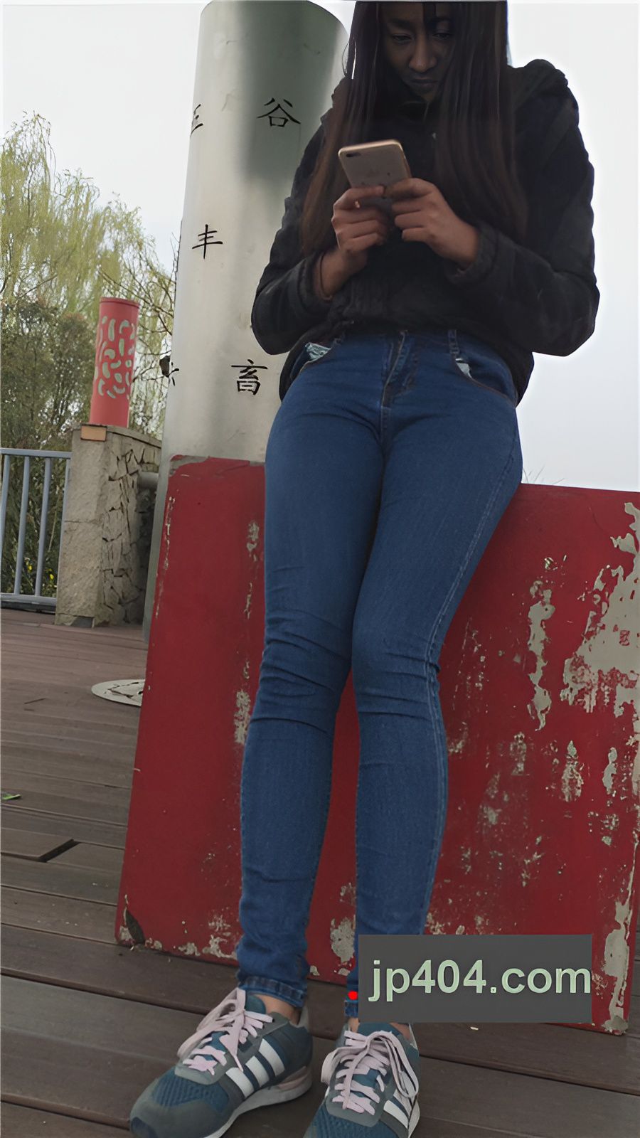 漂亮牛仔裤小姐姐[498M/MP4]