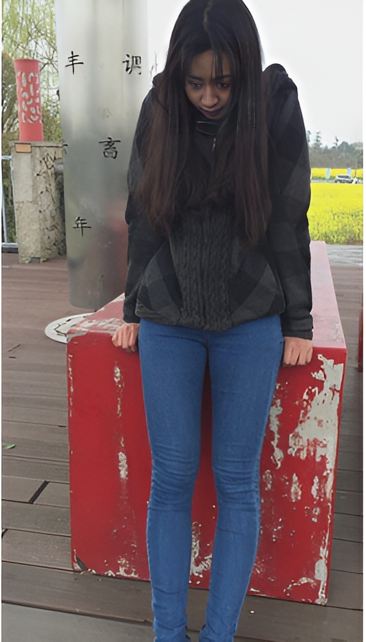 漂亮牛仔裤小姐姐[498M/MP4]