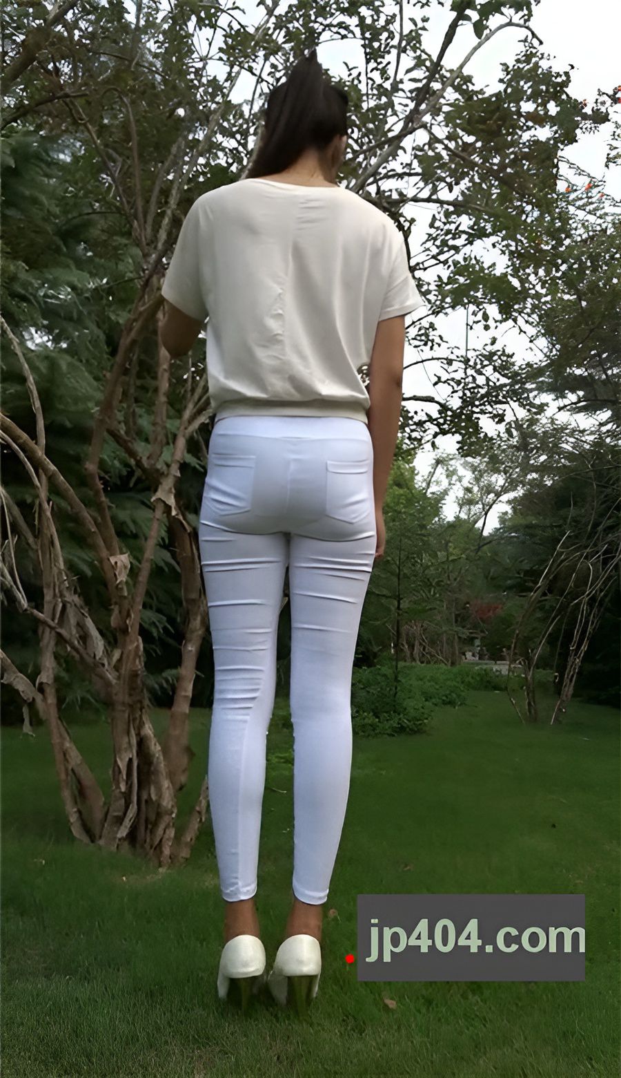 模拍白裤紧身MM[1.13G/MP4]