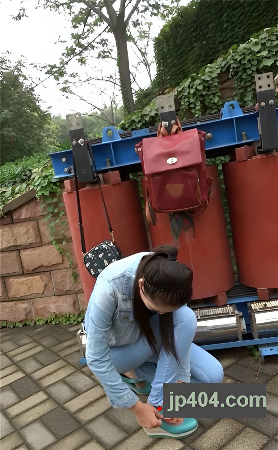 模拍牛仔装美眉[1023M/MP4]