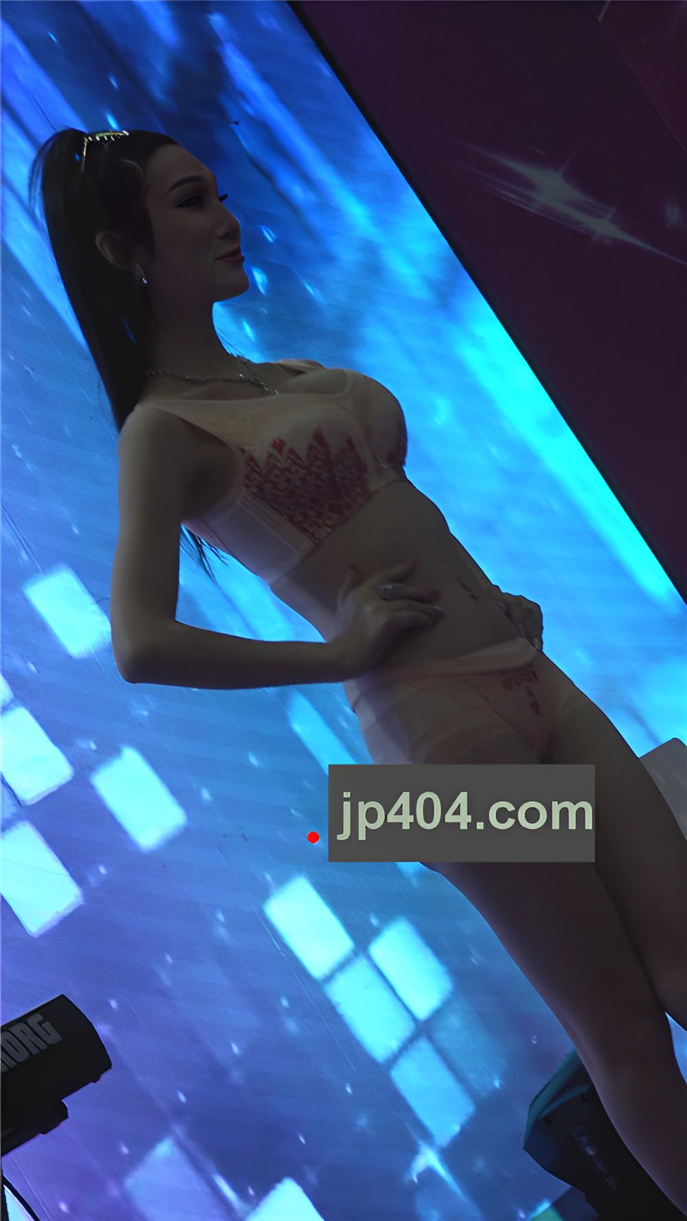 内衣模特小姐姐[422M/MP4]