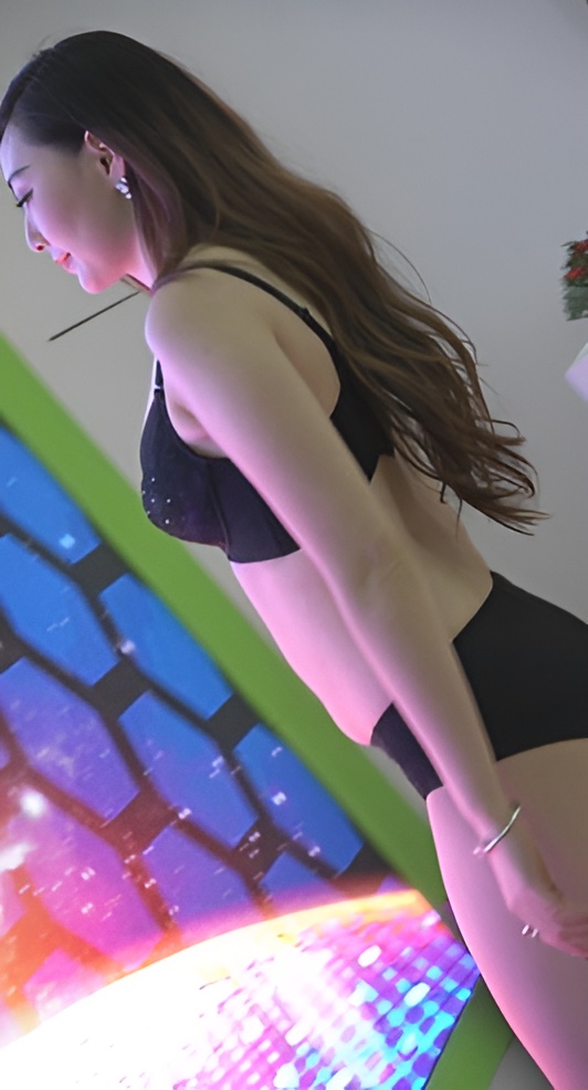 性感黑色美女[357M/MP4]