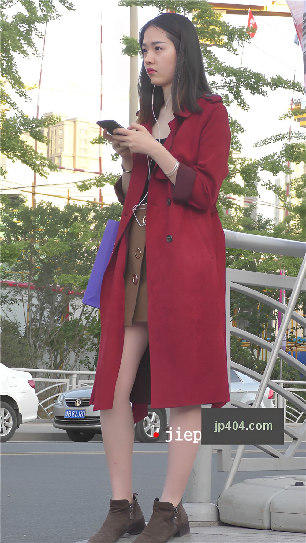 漂亮的红衣气质美女[1.7G/MP4]