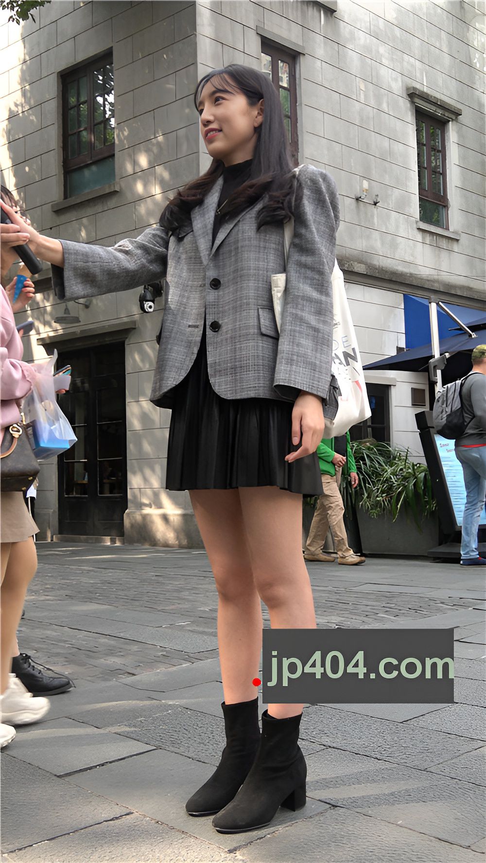 黑色百褶裙美女[2.77G/MP4]