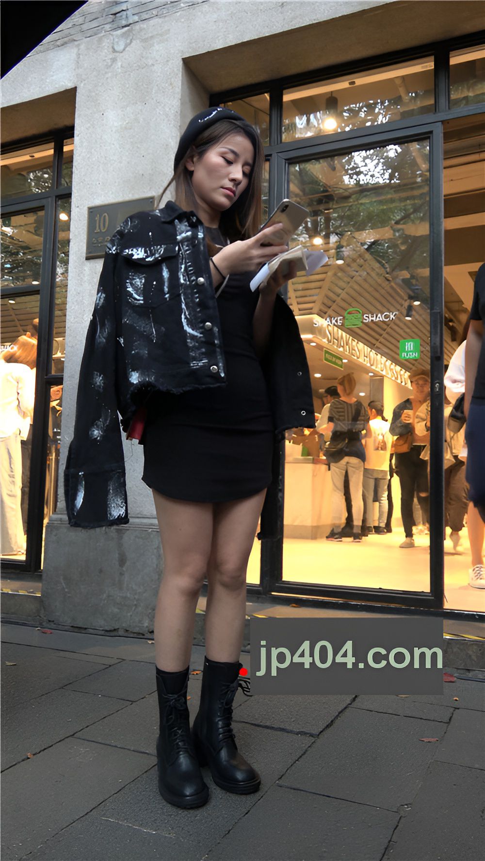 戴着黑色帽子的妹子[3.7G/MP4]