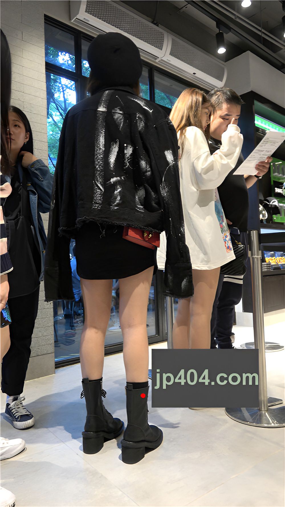 戴着黑色帽子的妹子[3.7G/MP4]