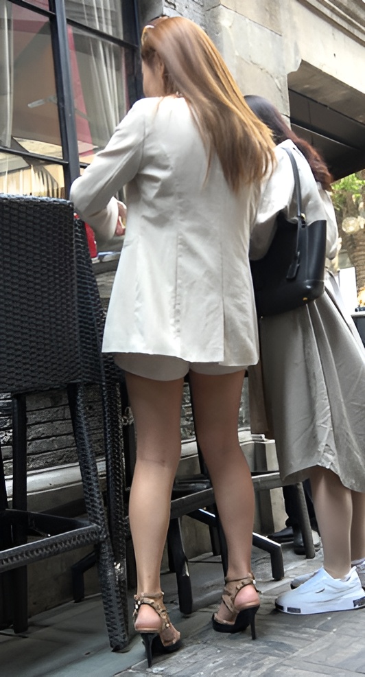 漂亮的黄发小姐姐[1.02G/MP4]