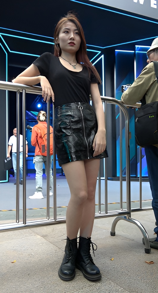 黑色皮裙小姐姐[1.55G/MP4]