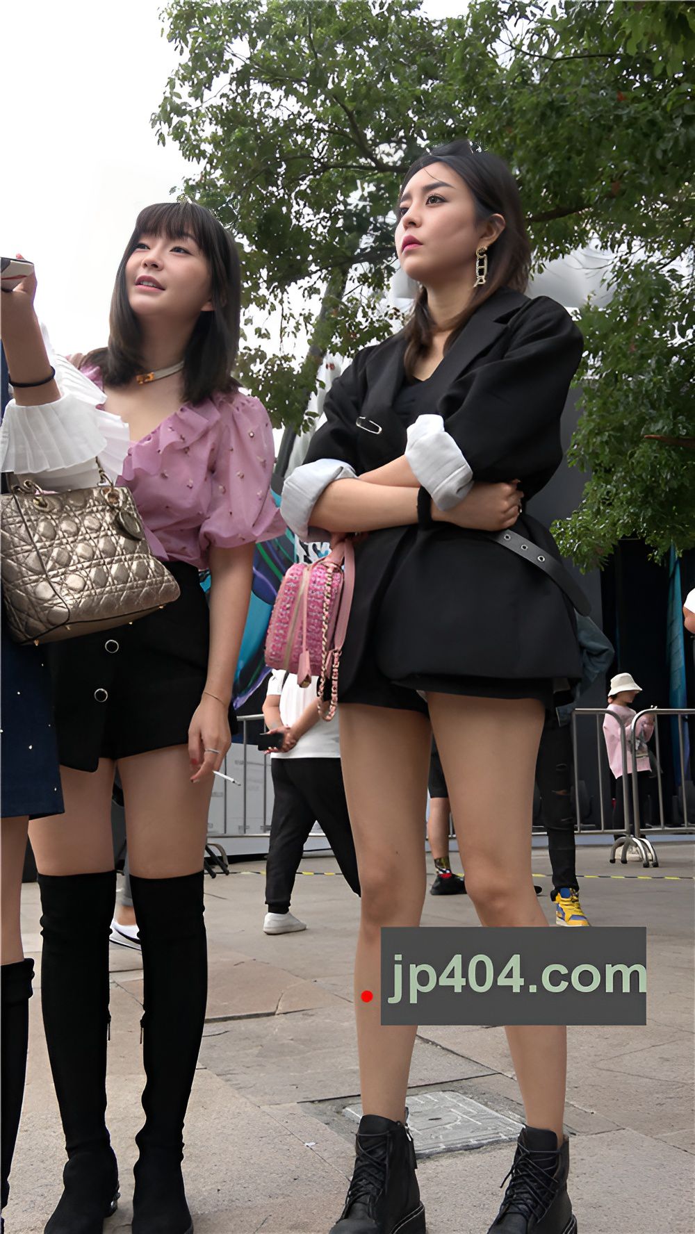 黑衣气质小姐姐[2.44G/MP4]