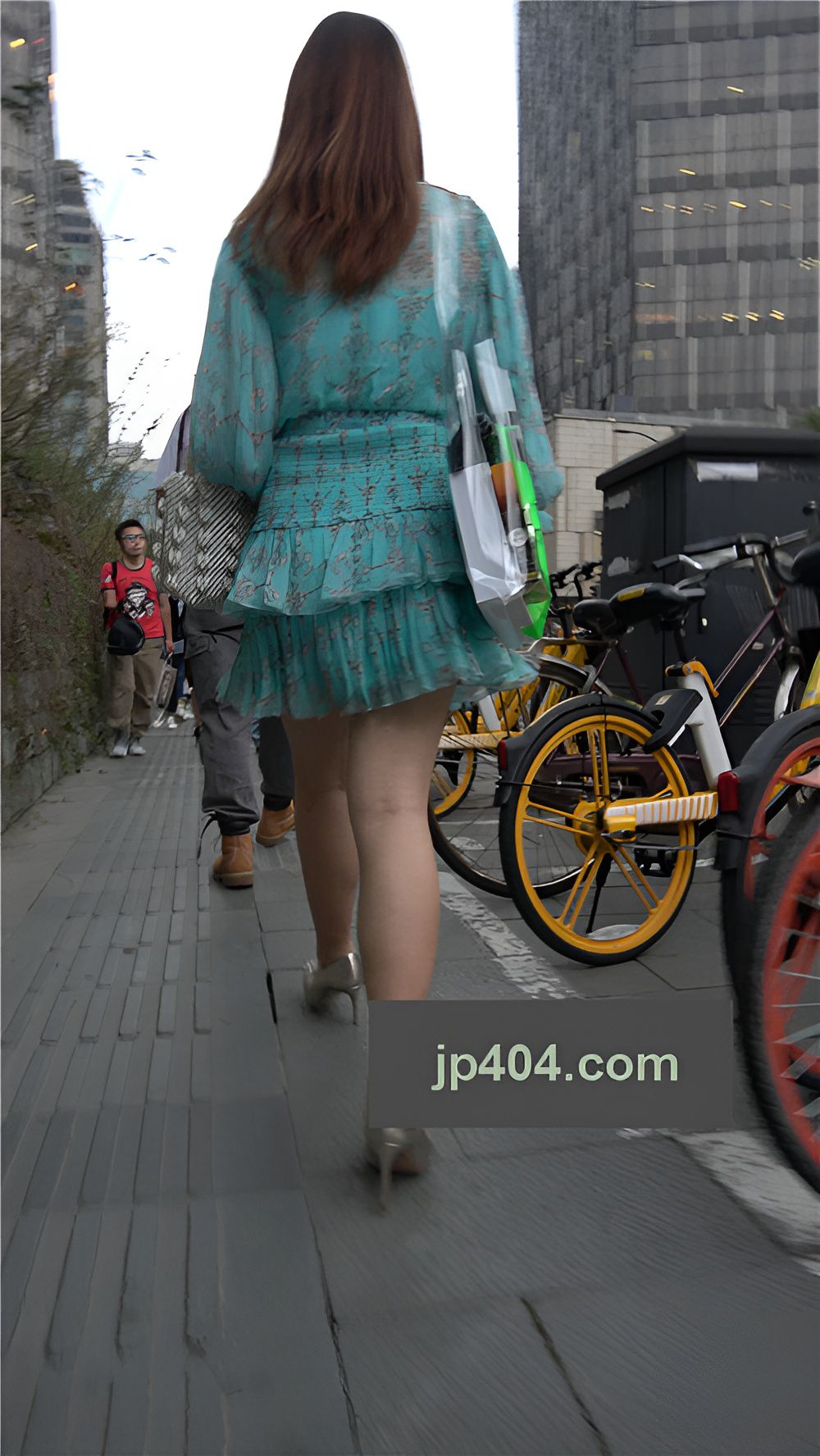 连衣裙妹子[846M/MP4]