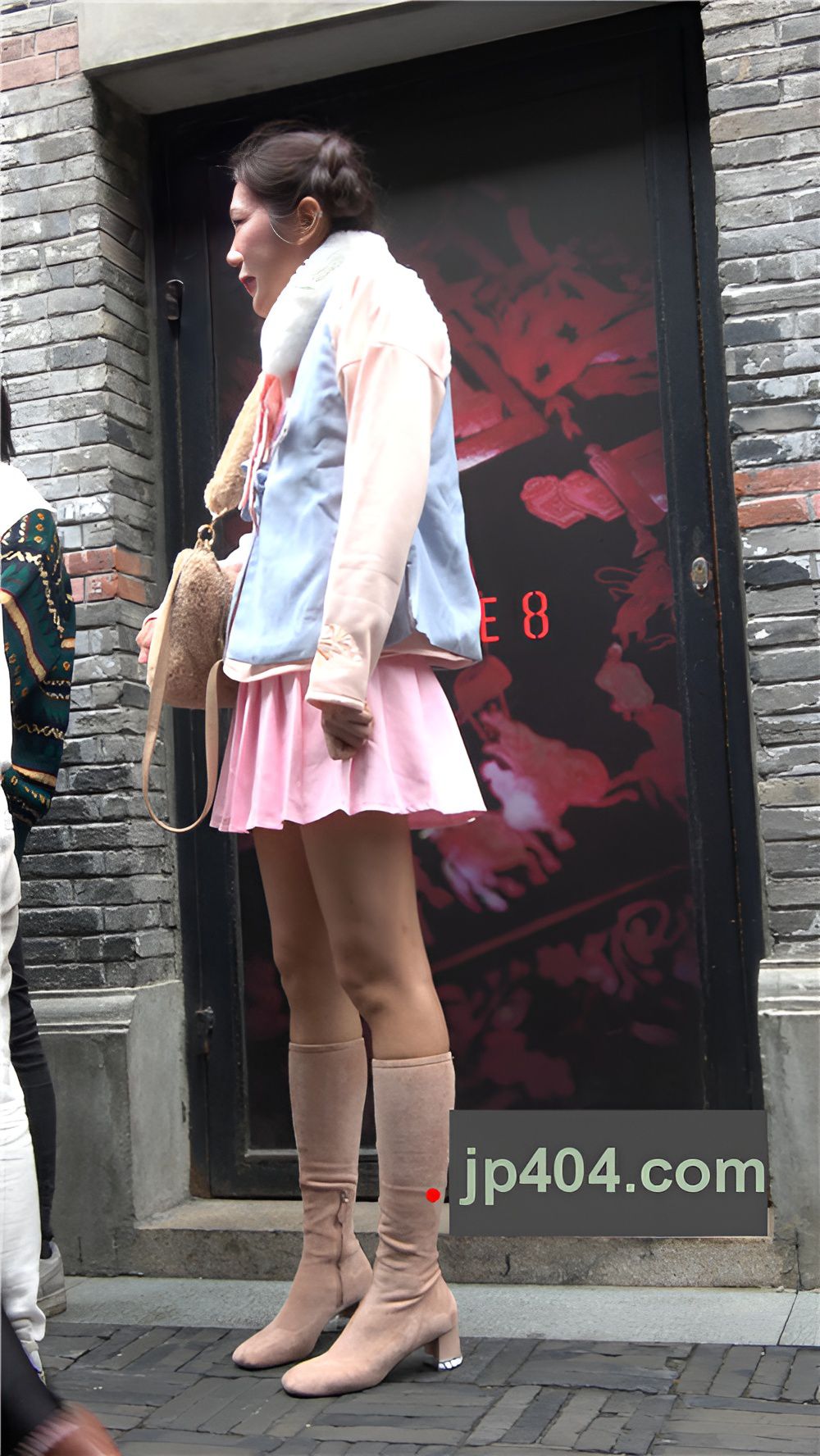 粉色百褶裙小姐姐[1.71G/MP4]