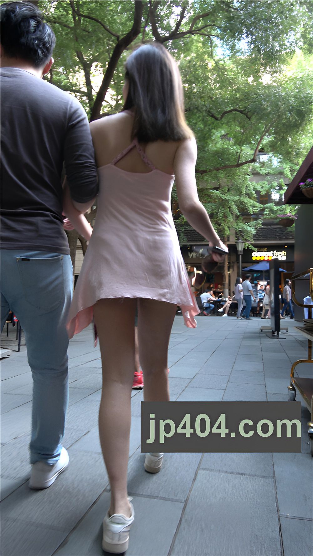 漂亮的粉色吊带小姐姐[2.26G/MP4]