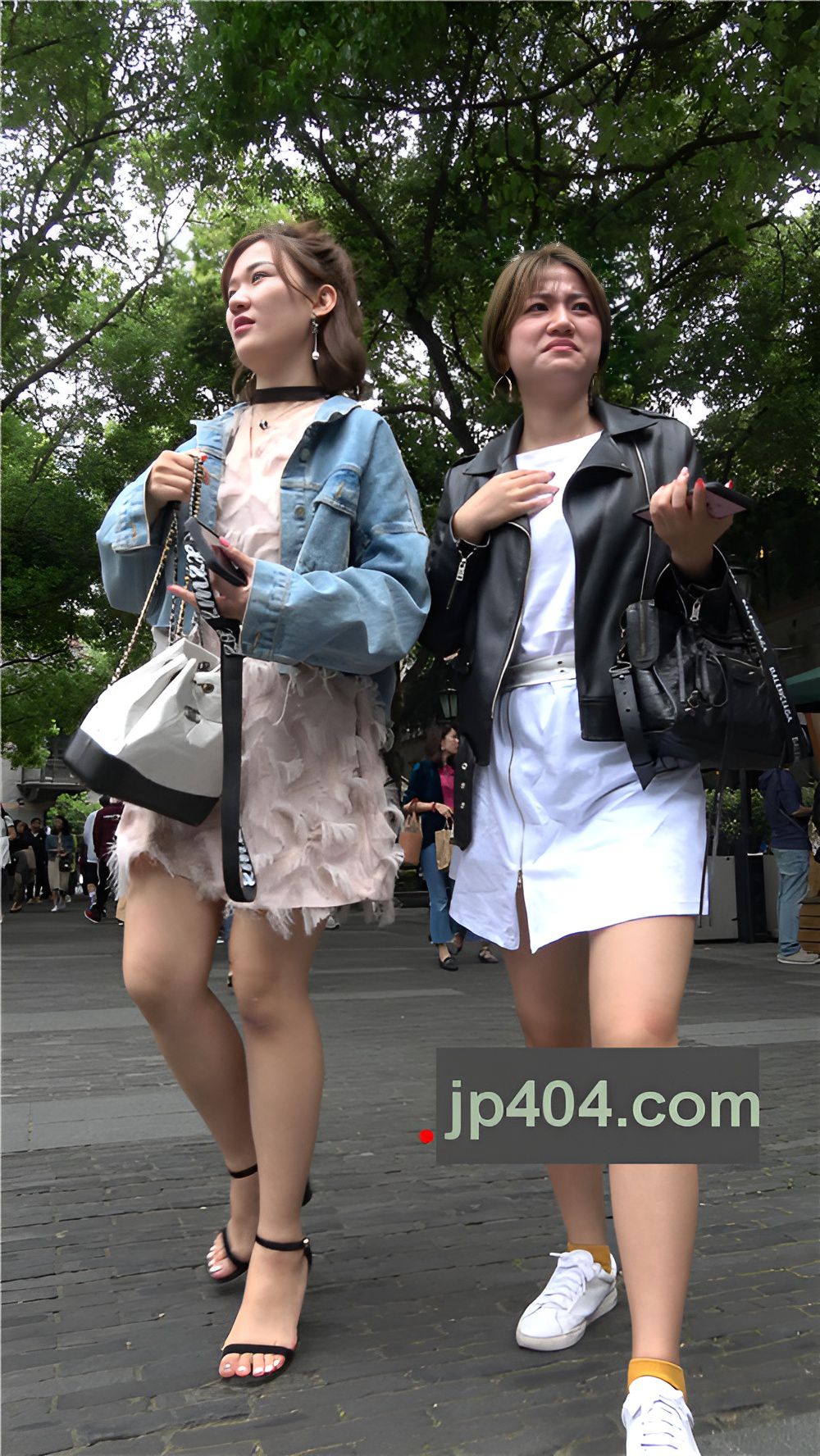 漂亮的粉裙小姐姐[918M/MP4]