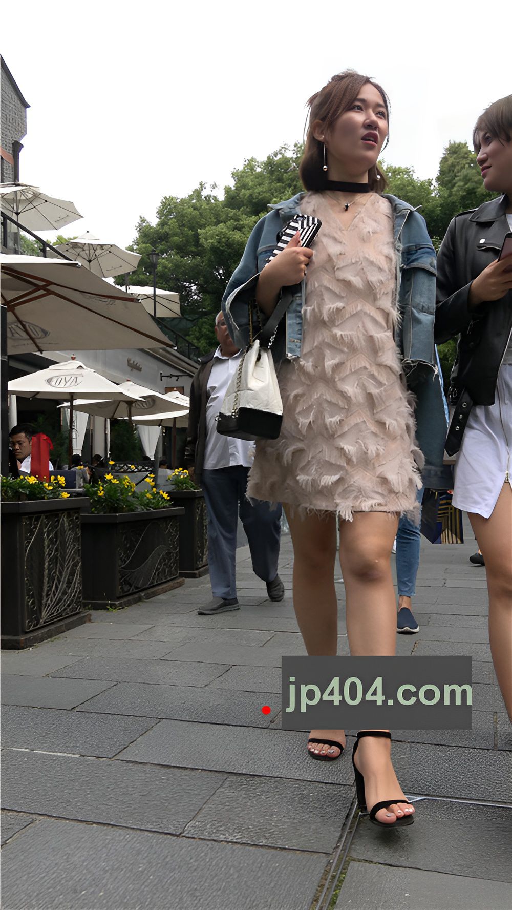 漂亮的粉裙小姐姐[918M/MP4]