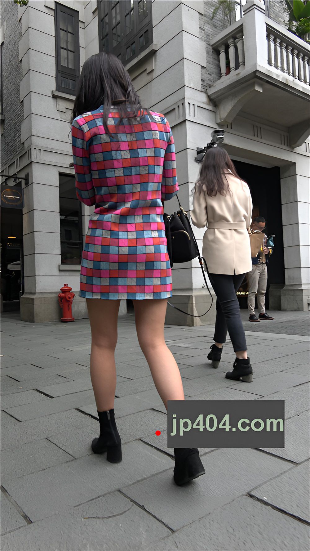 格子连体裙小姐姐[1.73G/MP4]