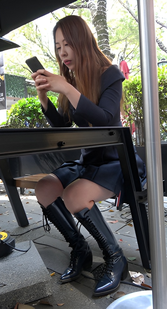 高靴短裙小姐姐[1.29G/MP4]