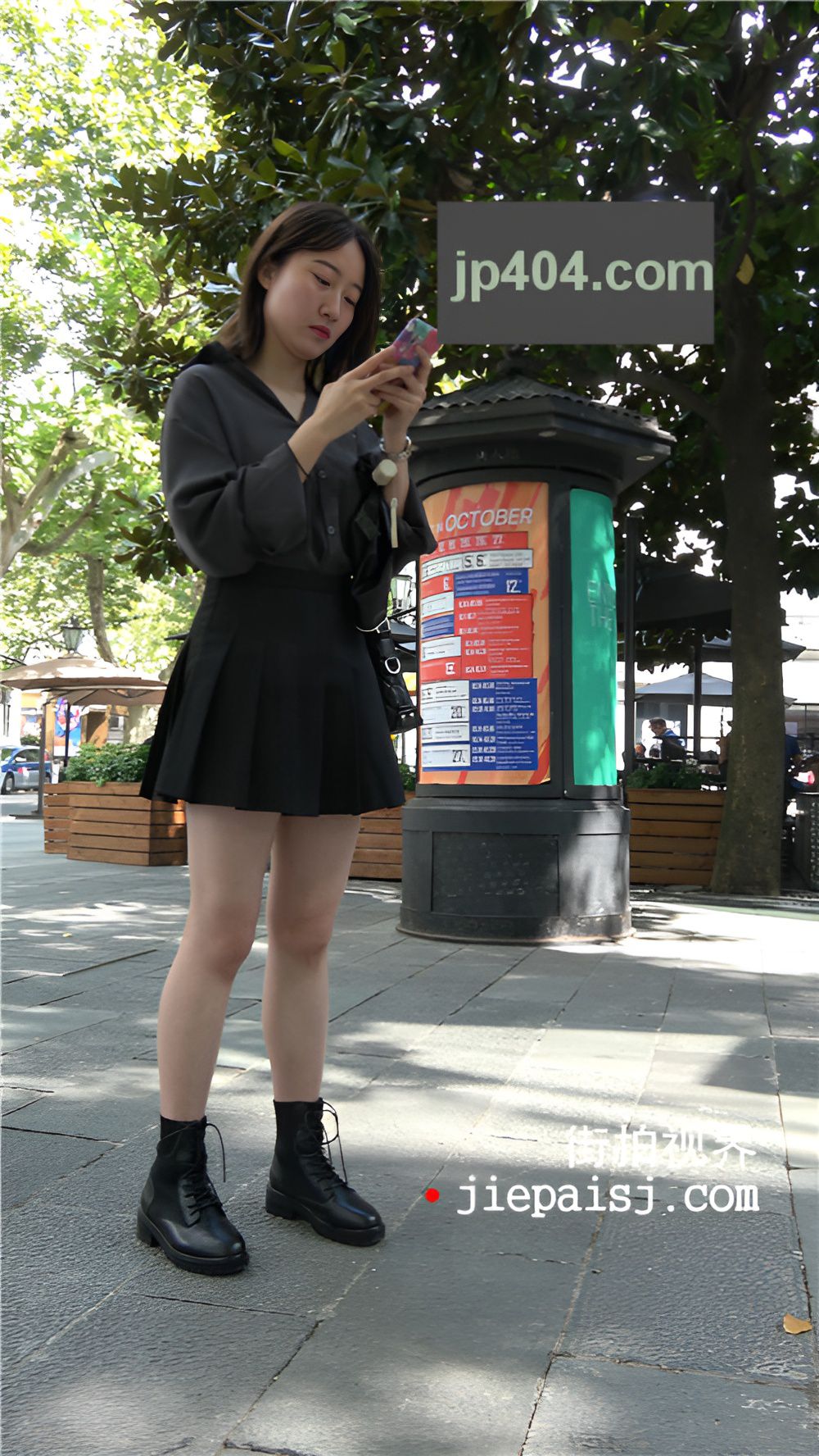 玩手机的黑裙妹子[1.25G/MP4]