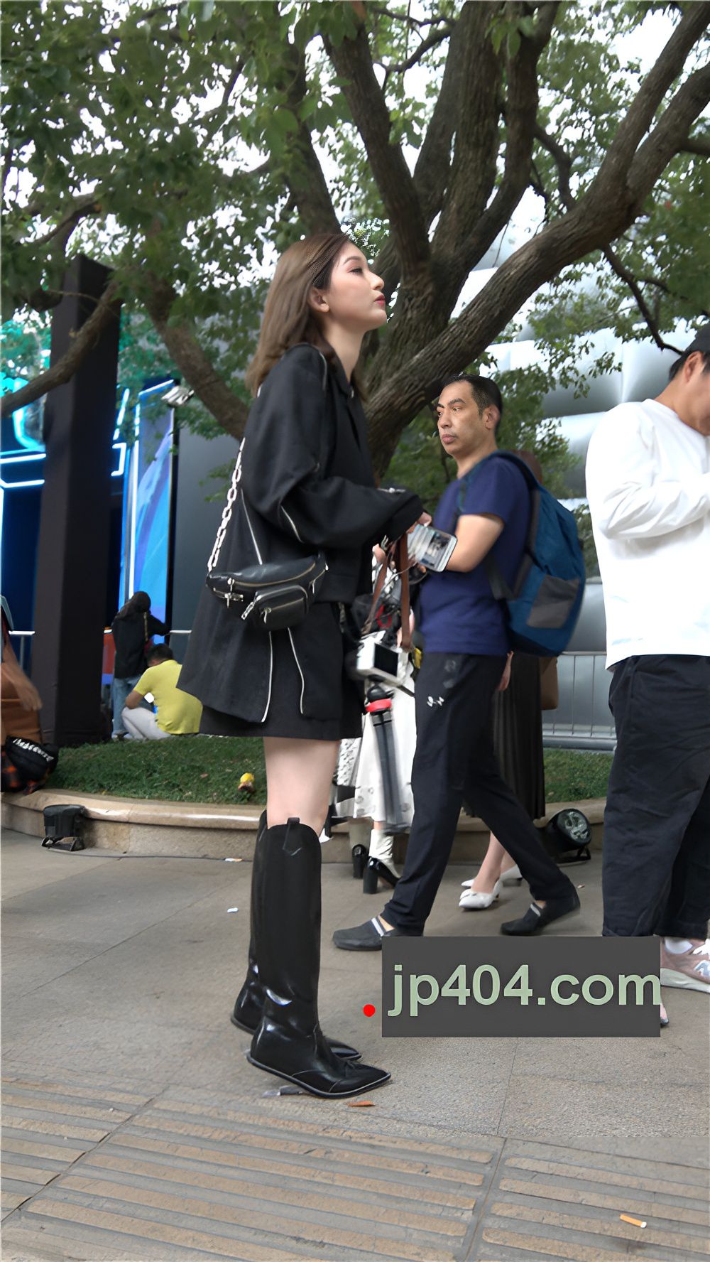 漂亮的黑色高靴气质美女[1.33G/MP4]