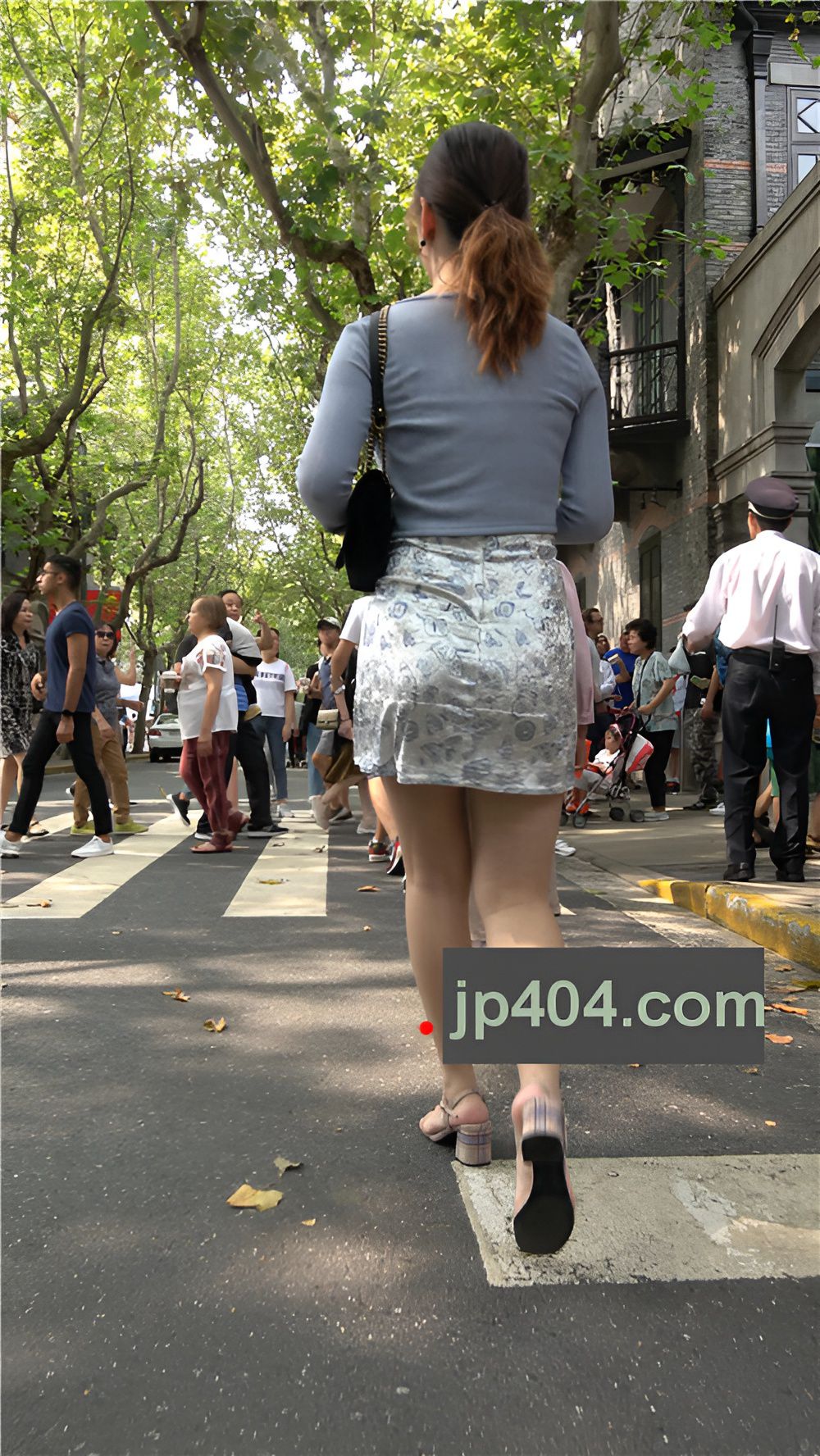 高腰花裙妹子[2.09G/MP4]