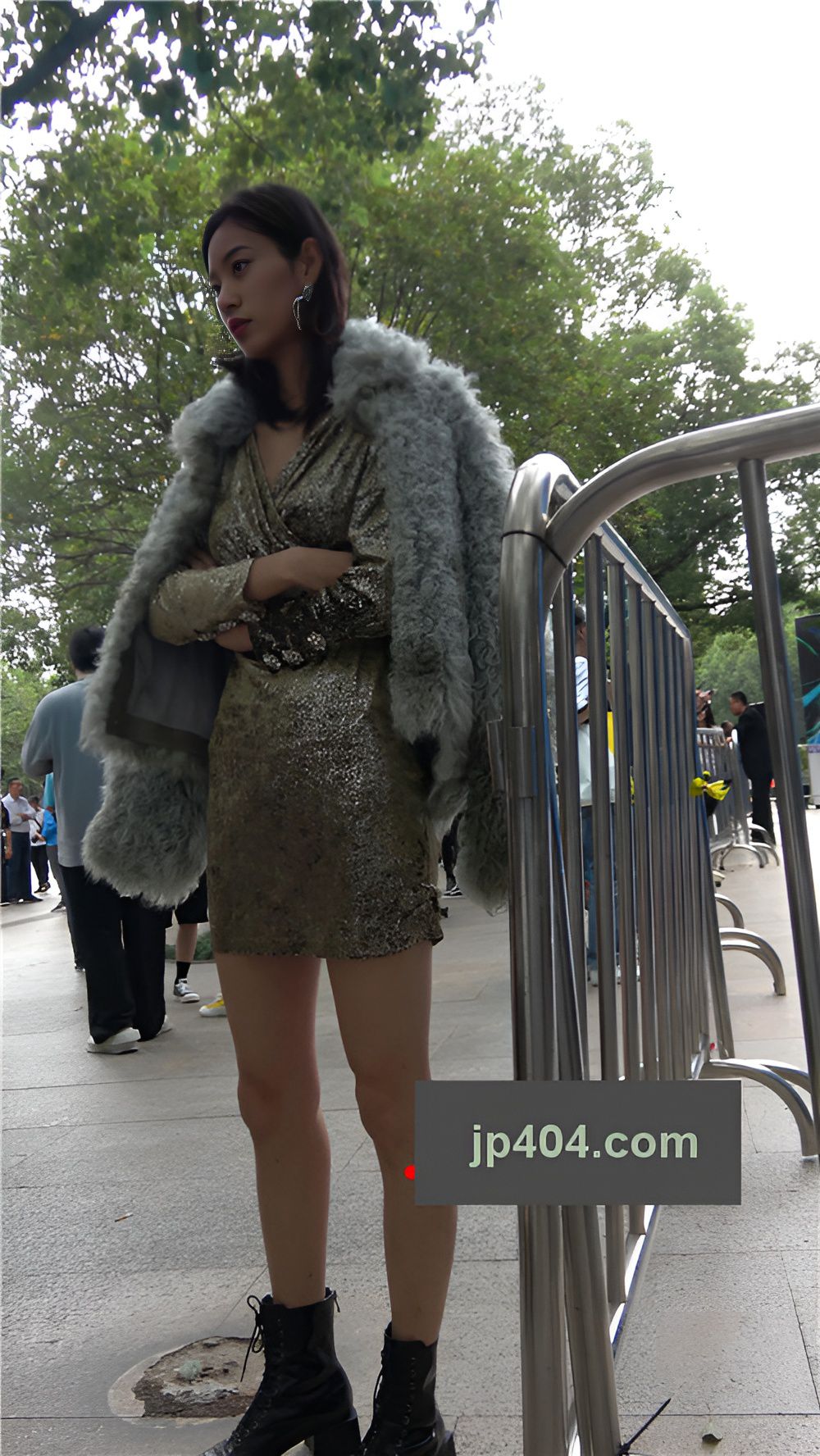 漂亮的连体裙小姐姐[1.84G/MP4]