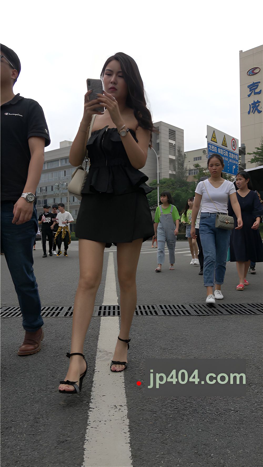 漂亮黑色连体衣小姐姐[1.97G/MP4]