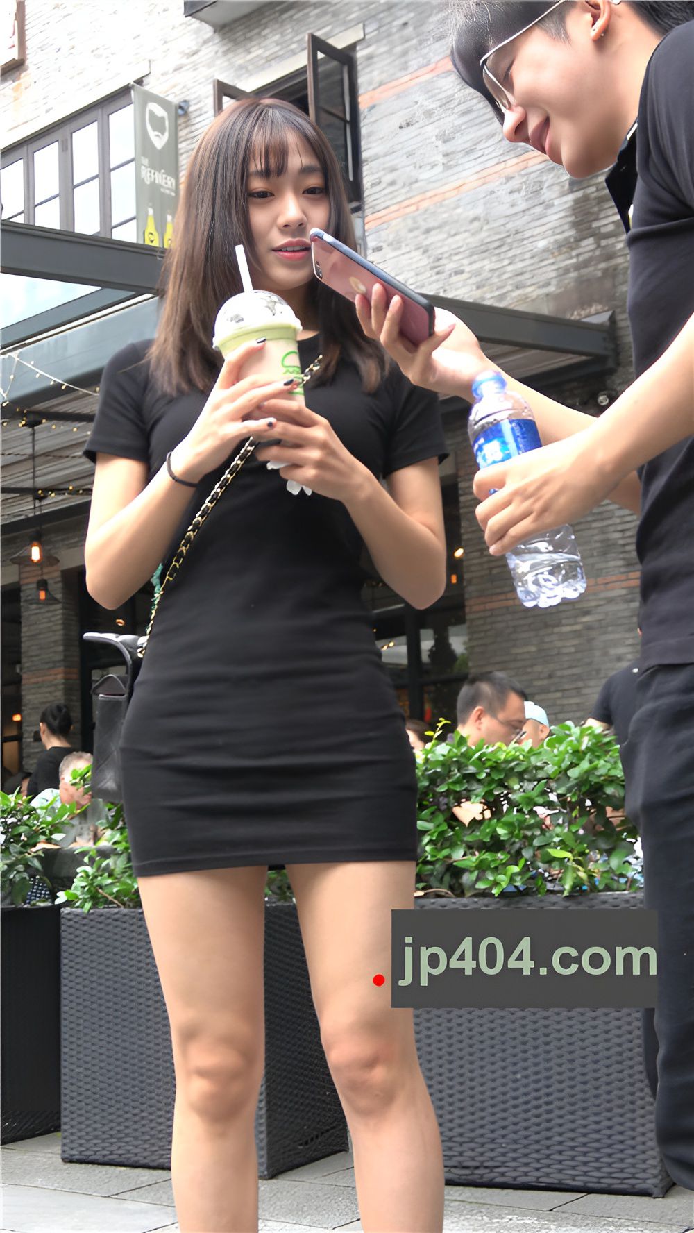 漂亮的黑色连体包臀裙美女[3.8G/MP4]