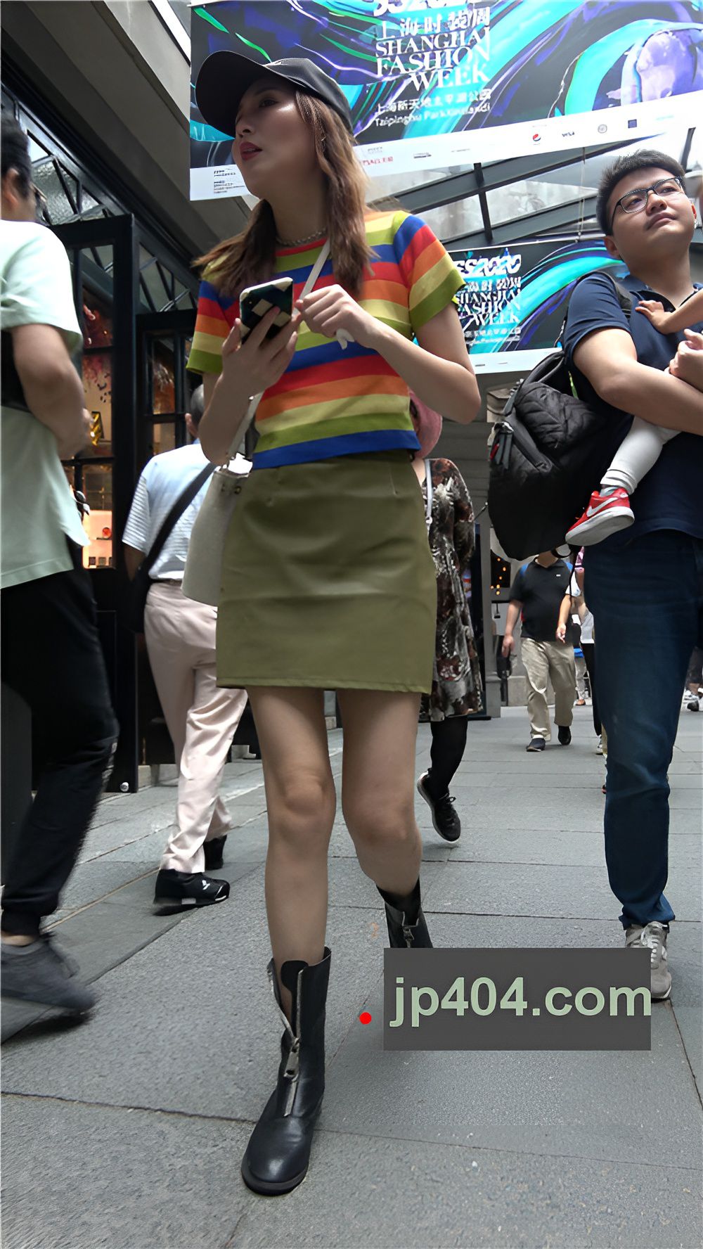 漂亮的黑色鸭舌帽小姐姐[2.3G/MP4]