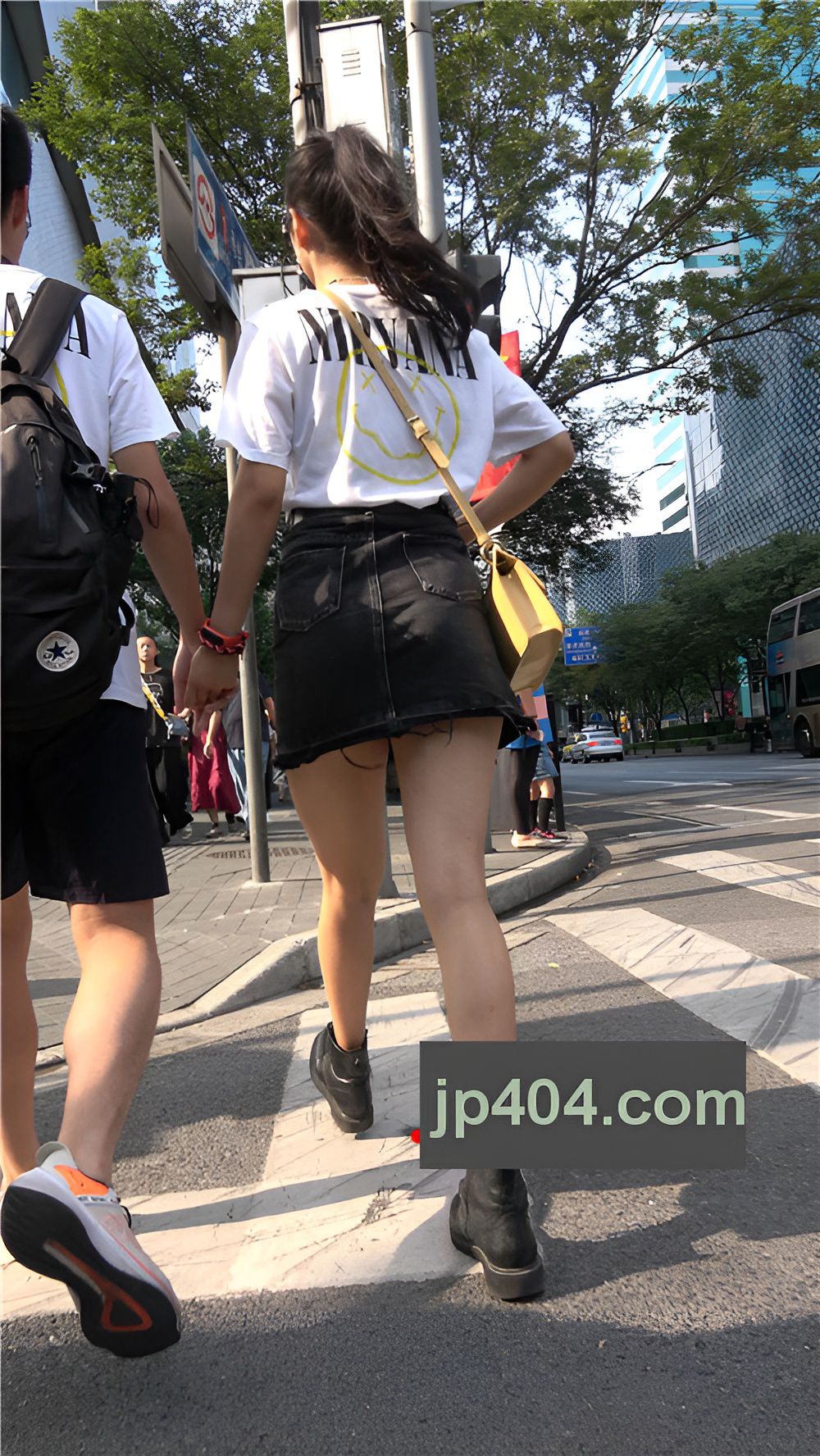 黑色牛仔裙小姐姐[1.85G/MP4]