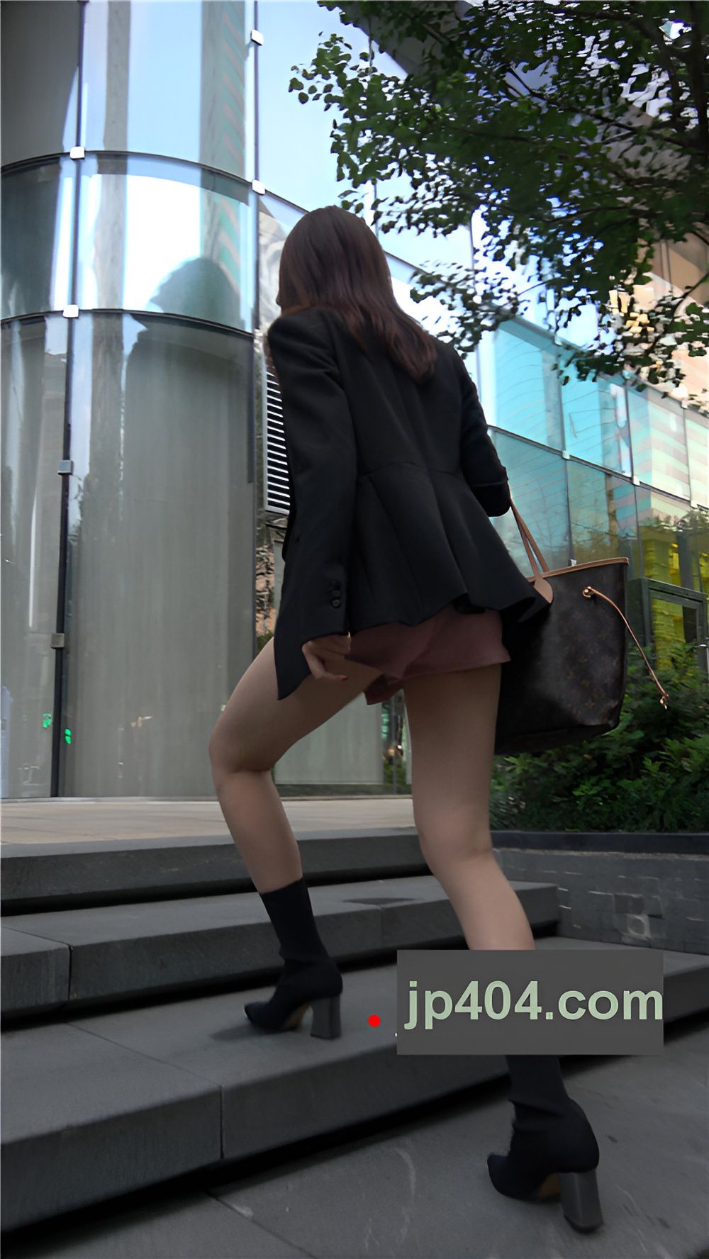 黑衣短靴小姐姐[1.16G/MP4]