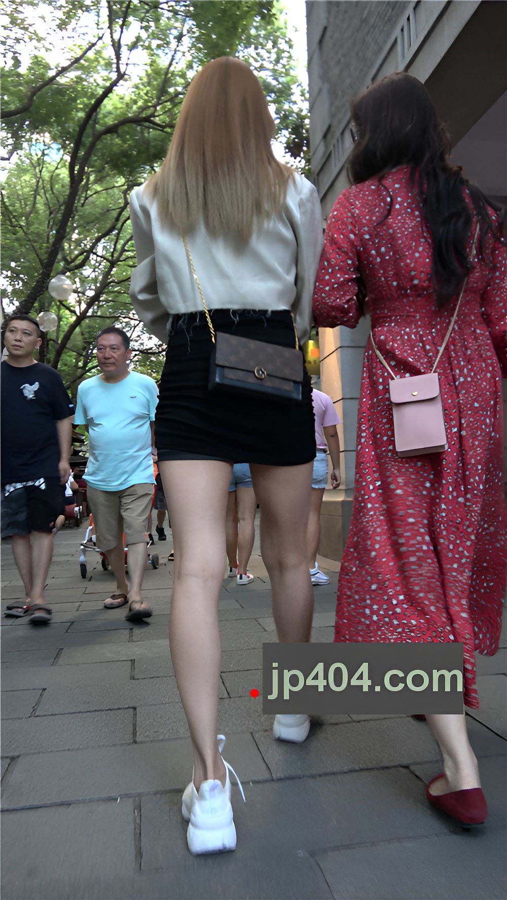 两个墨镜小姐姐[1.72G/MP4]