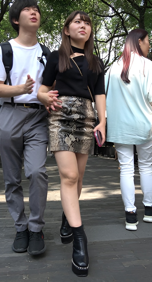 漂亮蛇皮裙小姐姐[1.78G/MP4]