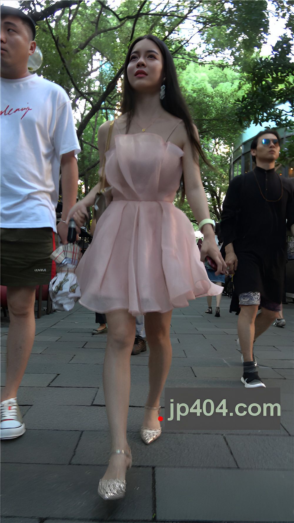 漂亮的粉裙小姐姐[1.01G/MP4]