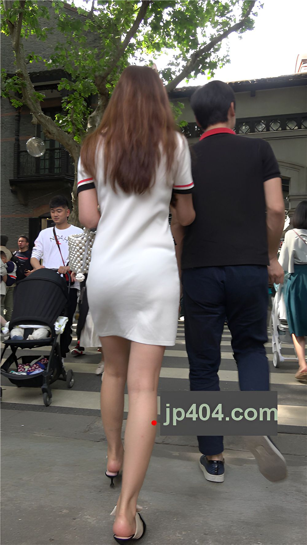 白色连体裙美女[1010M/MP4]