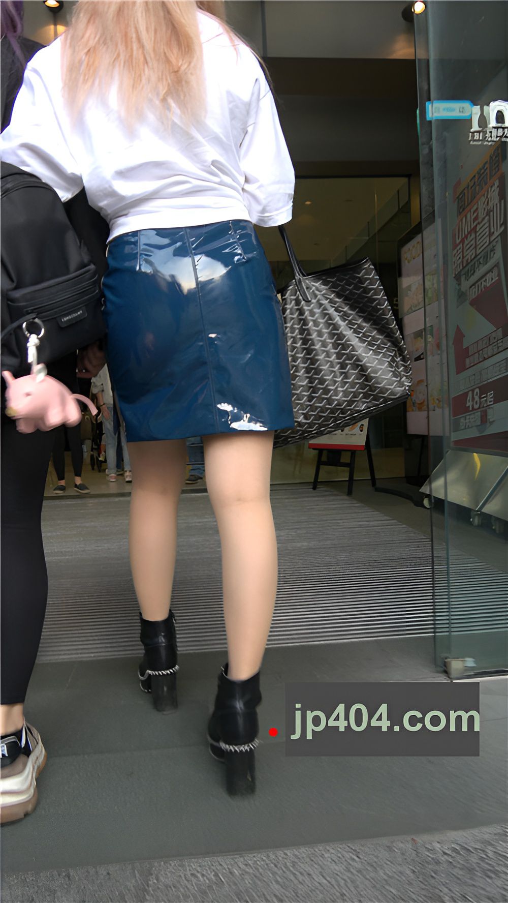 黄发皮裙美女[1.1G/MP4]