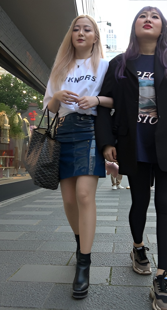 黄发皮裙美女[1.1G/MP4]