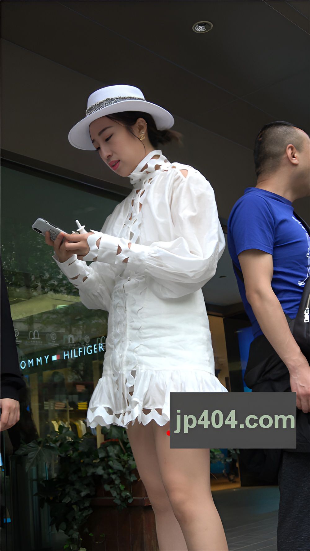 戴着白色帽子的小姐姐[1.65G/MP4]