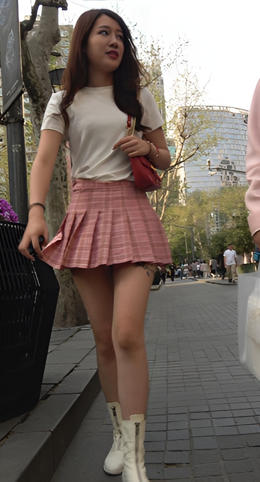 粉色短裙美女[822M/MP4]