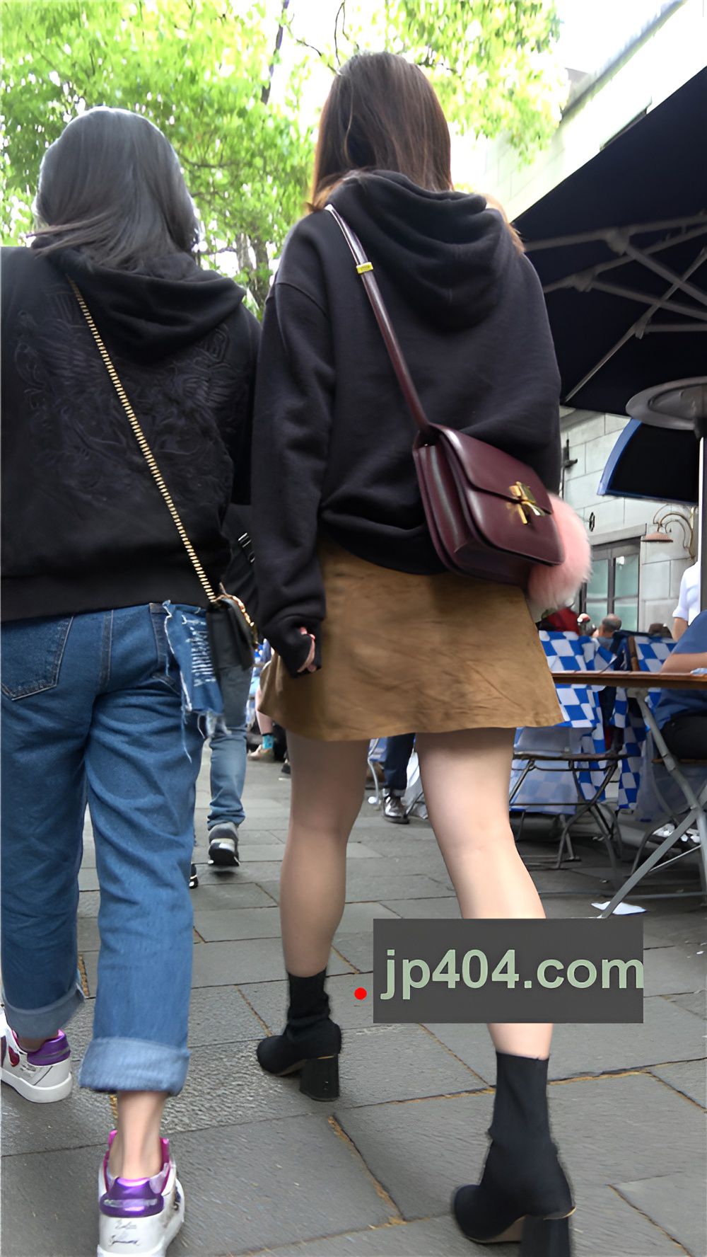 黑色卫衣小姐姐[1.68G/MP4]