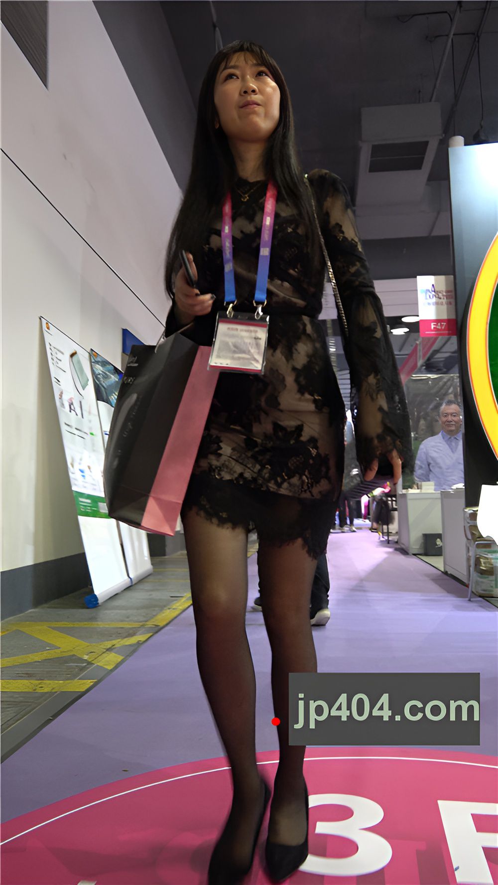 黑色连体裙美妇[1.79G/MP4]